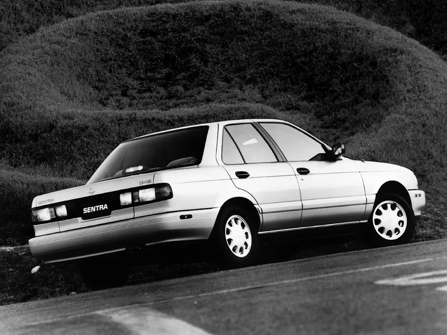 Nissan_Sentra_3_generation__Sedan__1.jpg