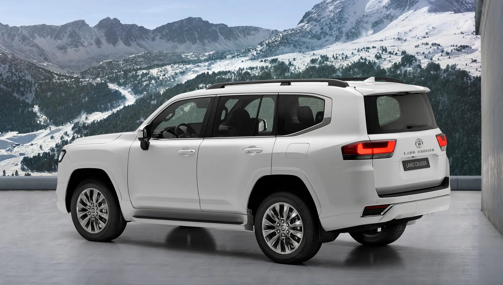 Toyota_LC_12_generation__SUV_5-doors__2.jpg
