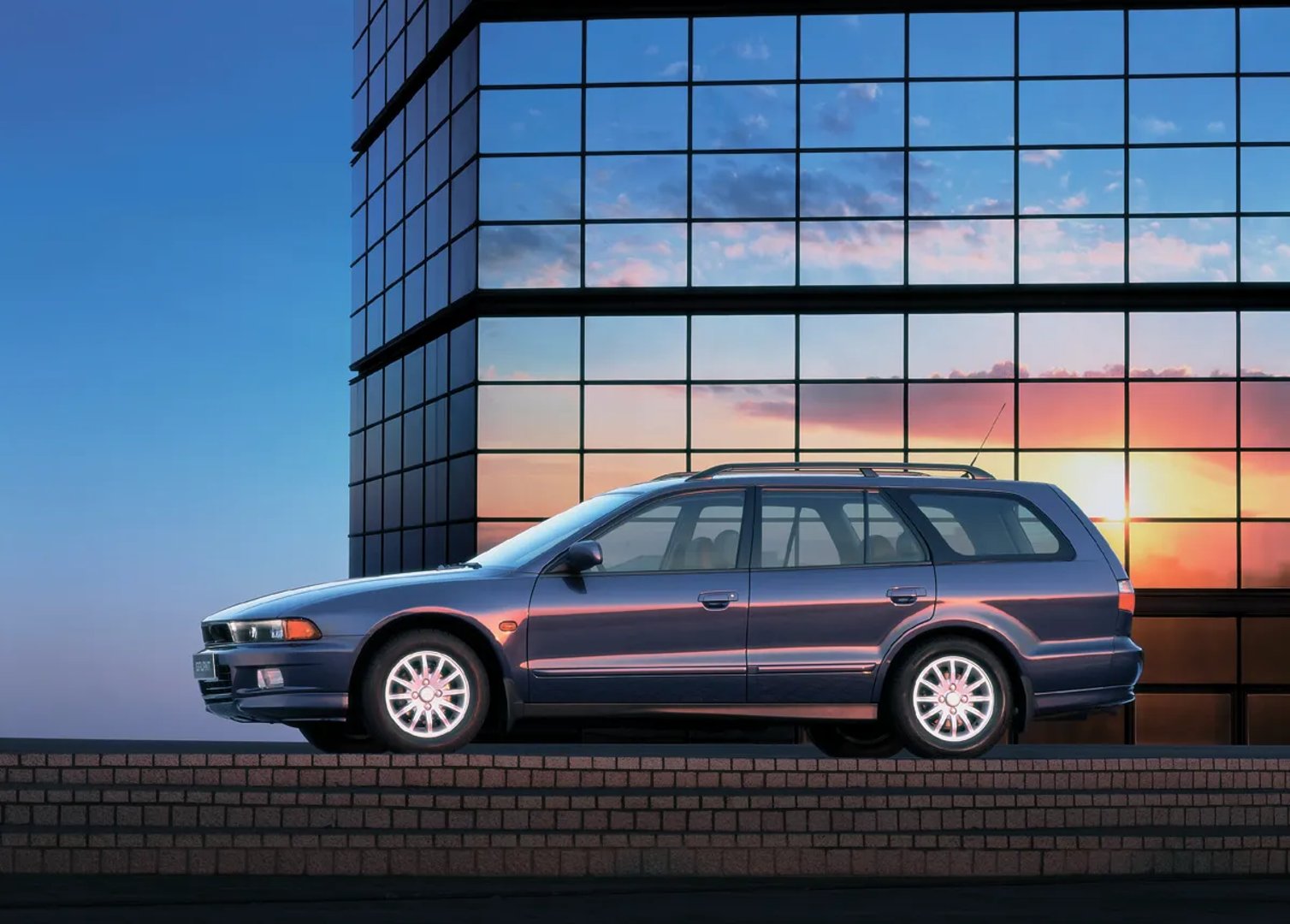 Mitsubishi_Galant_8_generation__Estate_5-door__4.jpg
