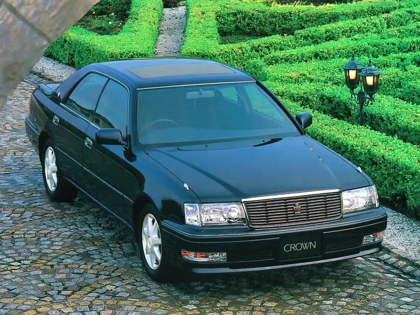 Toyota_Crown_10_generation__Sedan__9.jpg