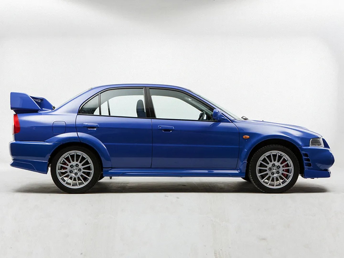 Mitsubishi_Lancer_Evolution_6_generation__Sedan__2.jpg