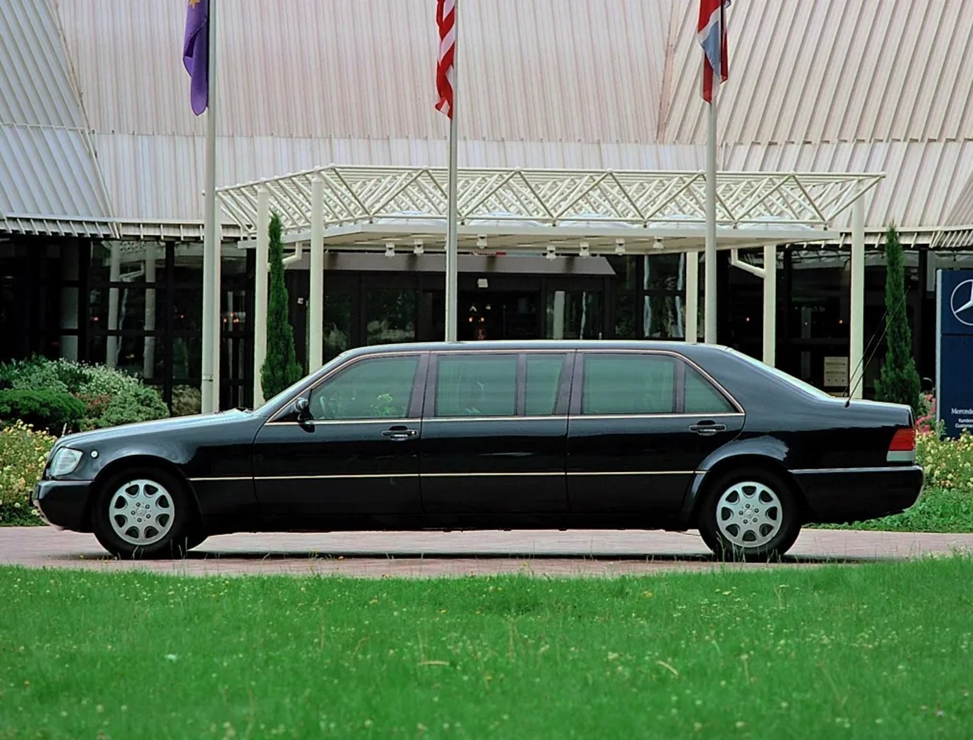Mercedes_S-Class_3_generation_restyling__Limousine__2.jpg