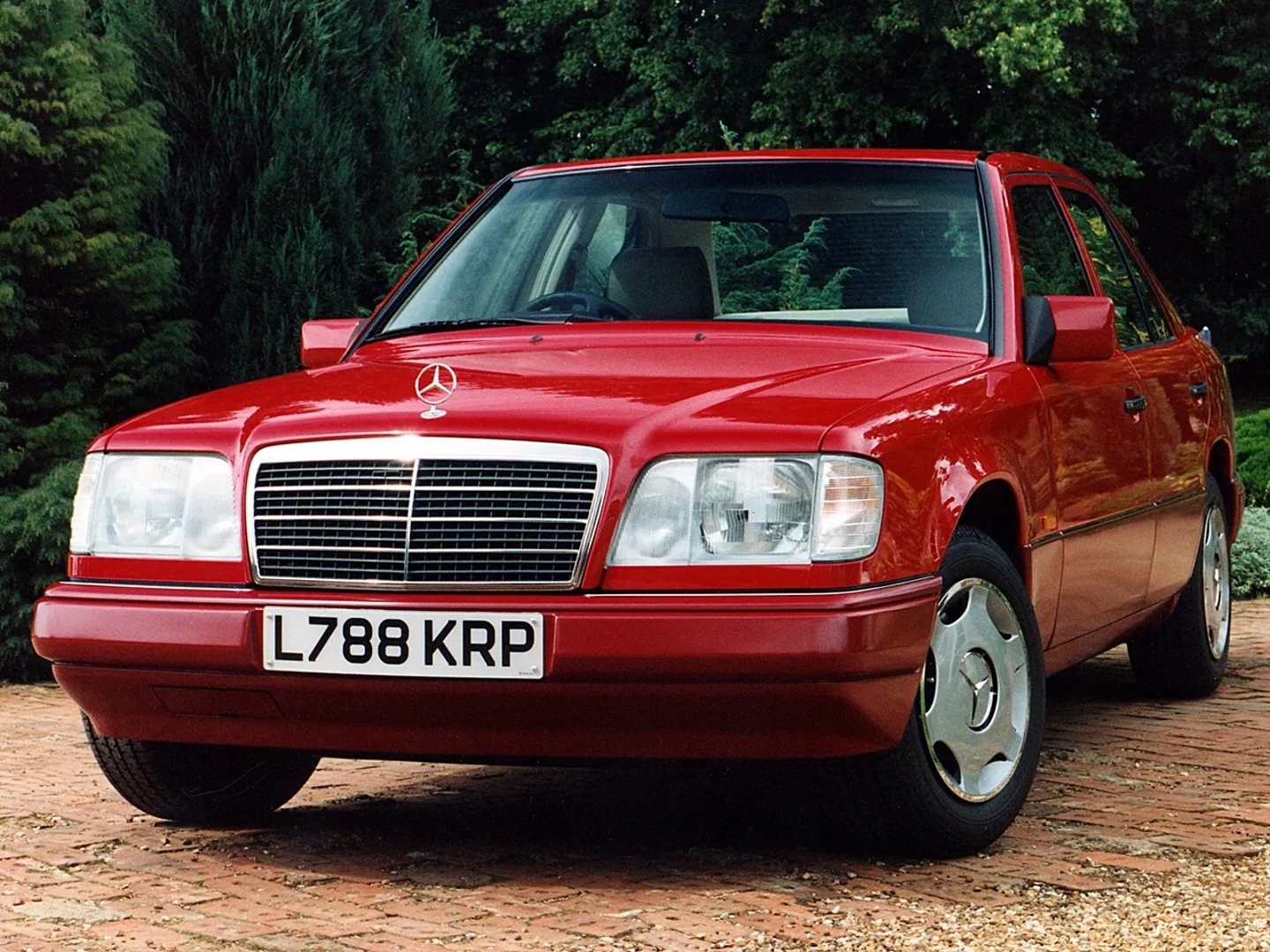 Mercedes_E-Class_1_generation_restyling__Sedan__main.jpg