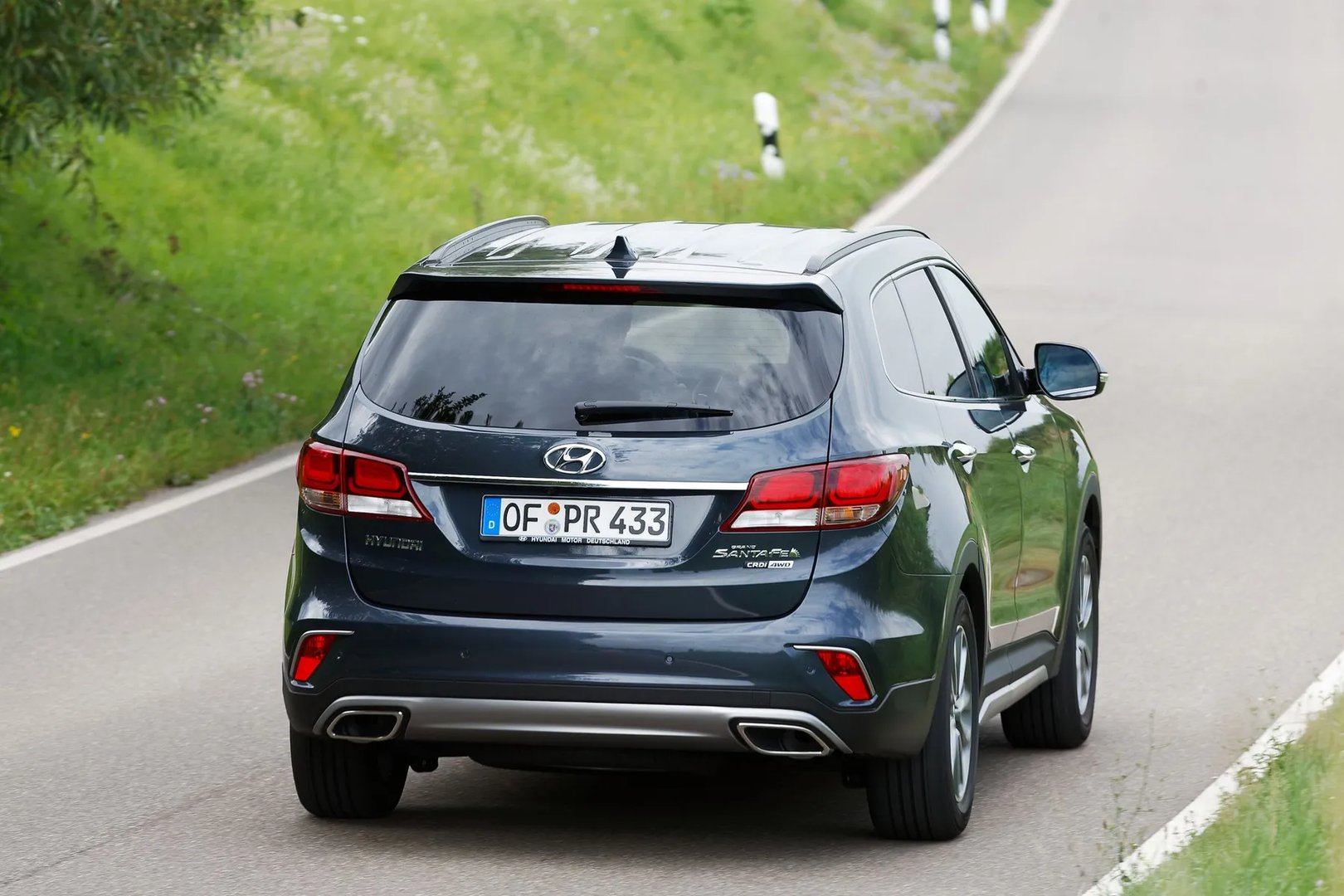 Hyundai_Grand_Santa_Fe_1_generation_restyling__SUV_5-doors__3.jpg