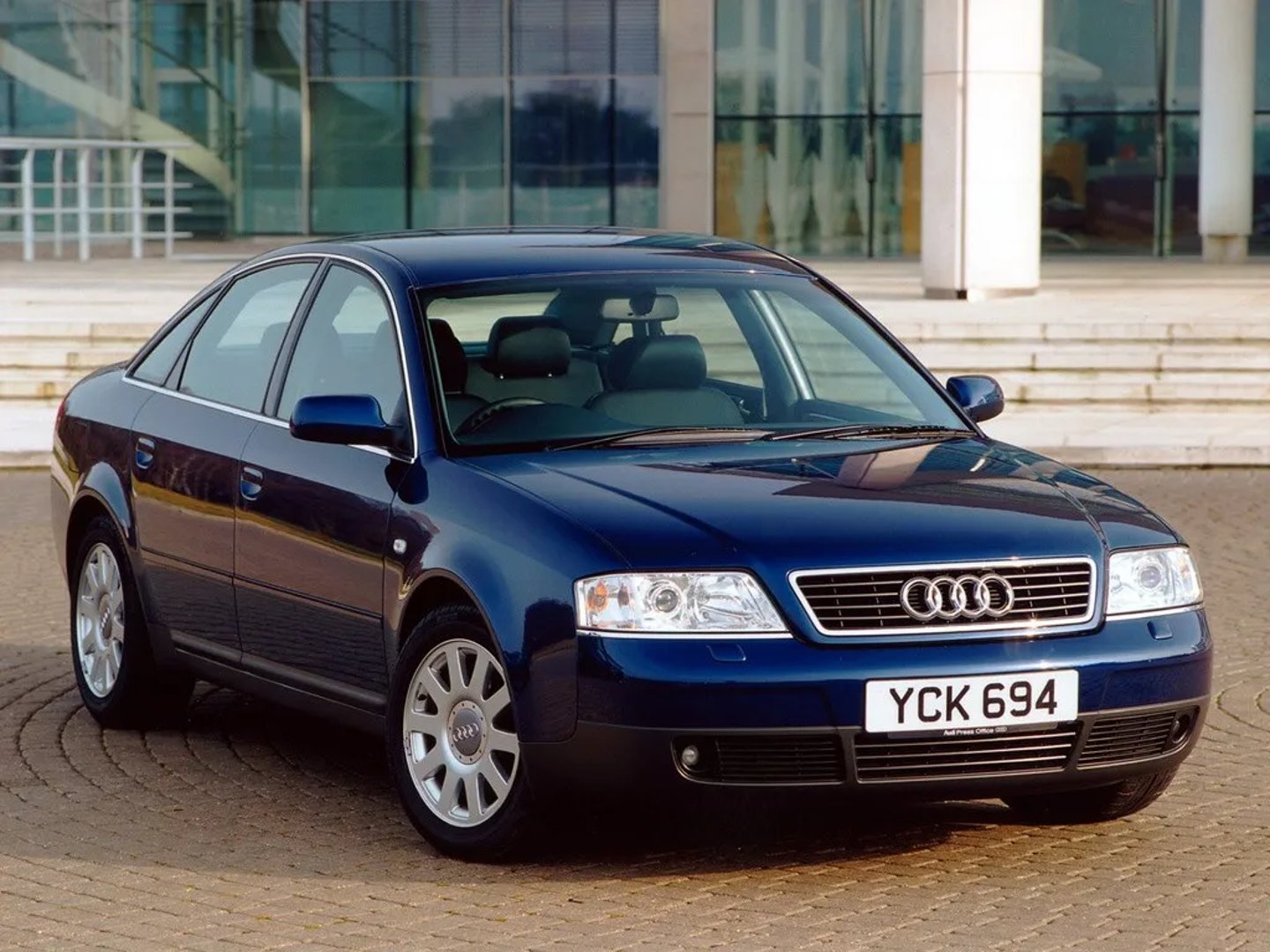 Audi_A6_2_generation__Sedan__1.jpg