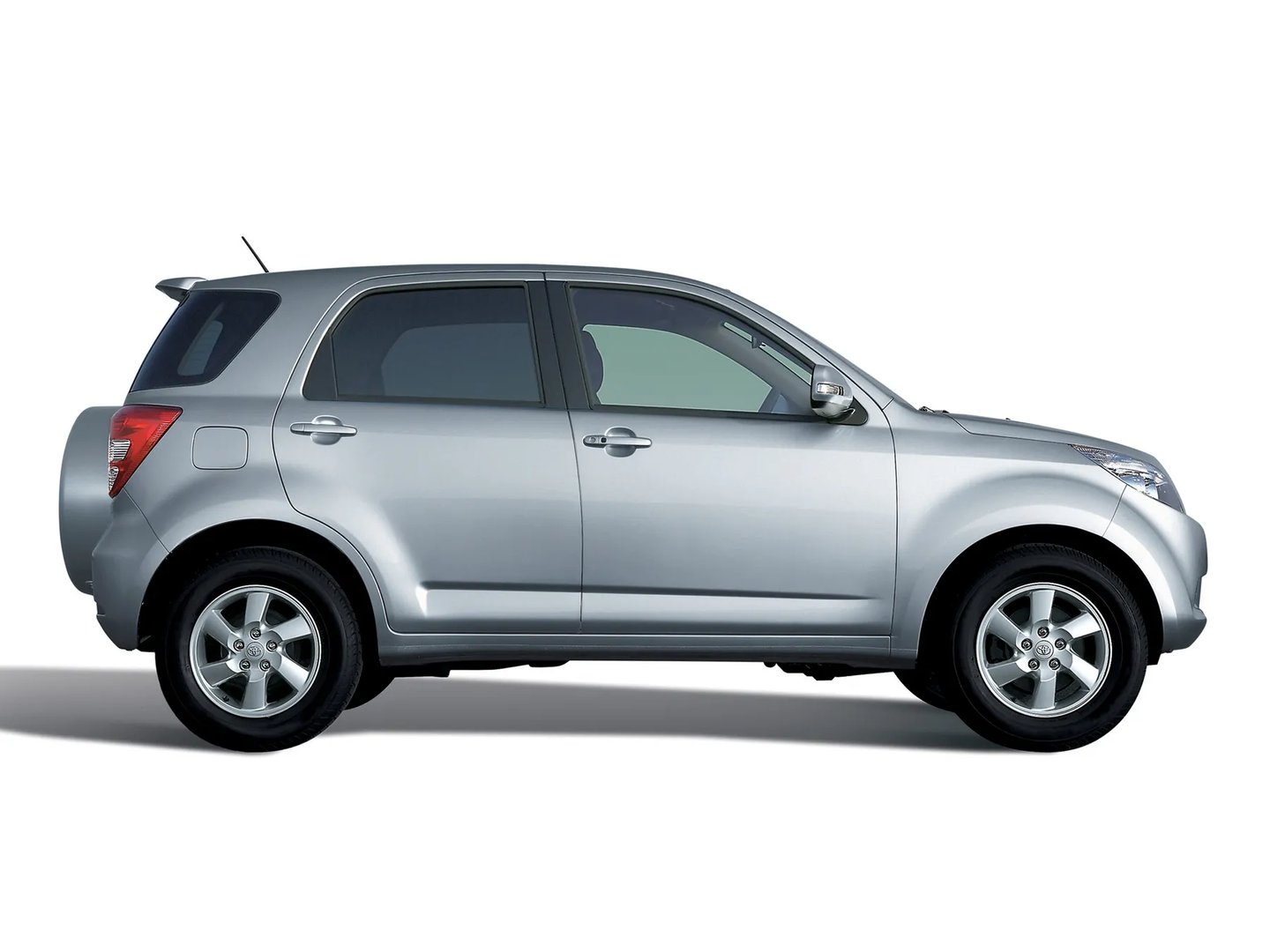 Toyota_Rush_1_generation__SUV_5-doors__4.jpg