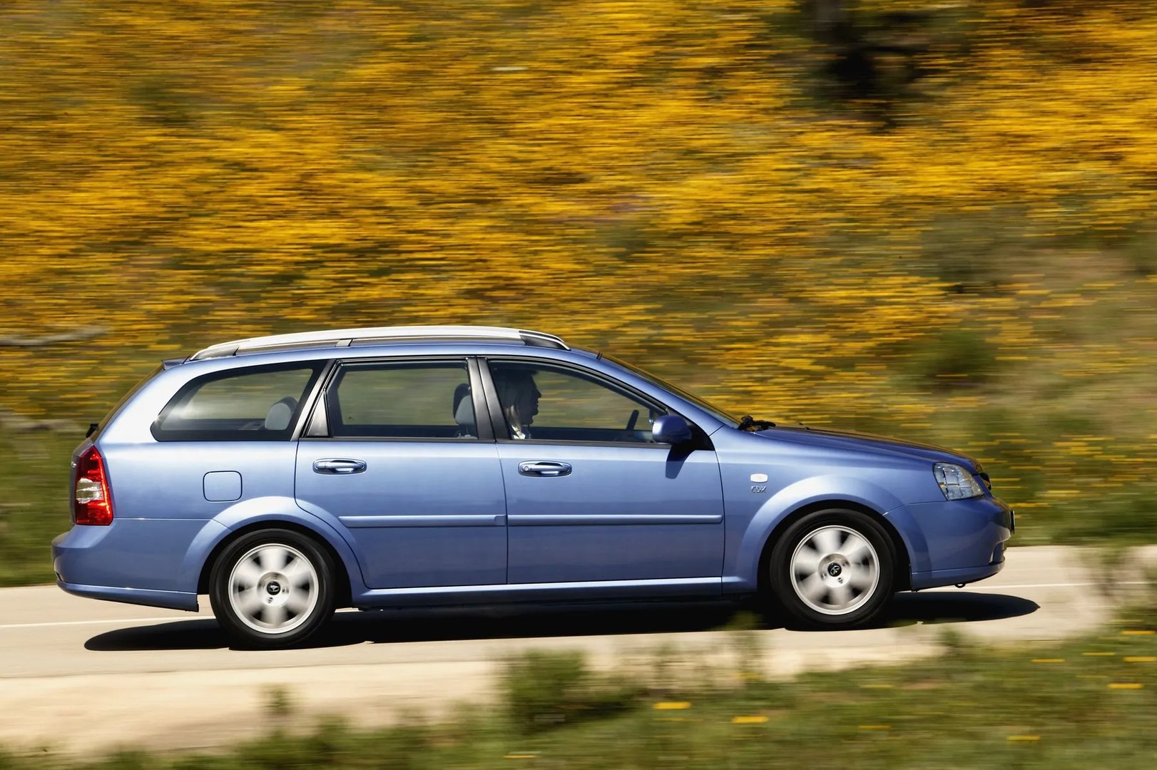 Daewoo_Nubira_3_generation__Estate_5-door__10.jpg