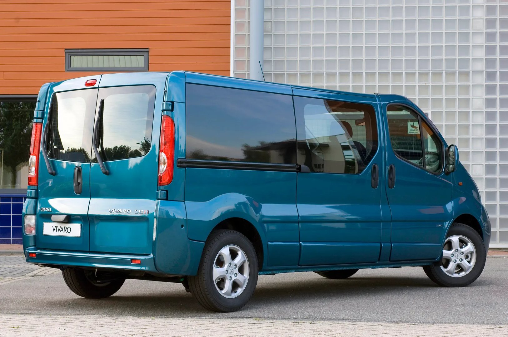 Opel_Vivaro_1_generation_restyling__Minivan__2.jpg