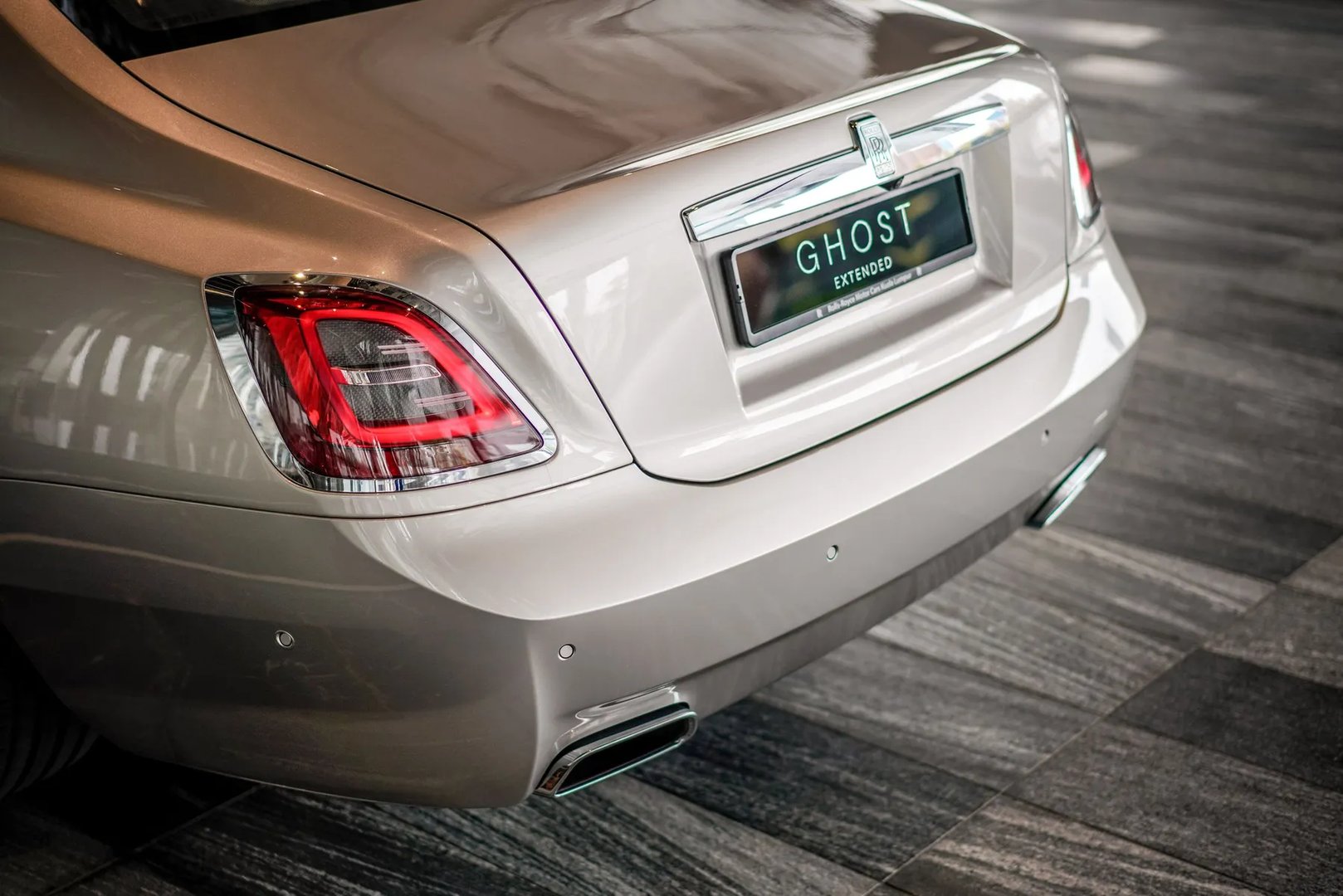 Rolls-Royce_Ghost_2_generation__Sedan_Long__13.jpg