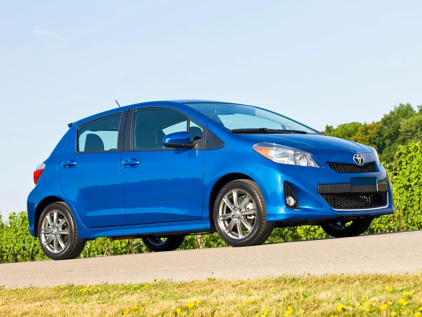 Toyota_Yaris_3_generation__Mini_5-doors__4.jpg