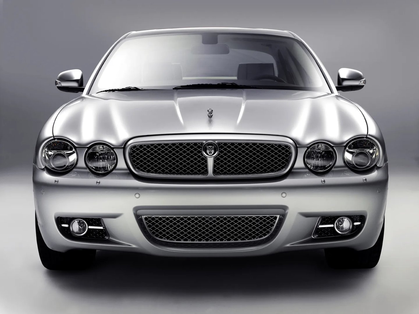 Jaguar_XJ_3_generation__Sedan_Long__3.jpg