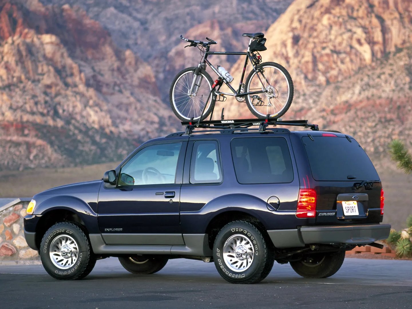 Ford_Explorer_3_generation__SUV_3-doors__4.jpg