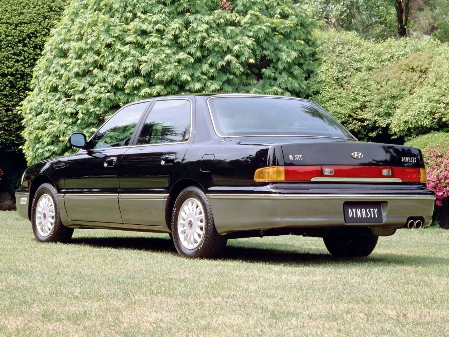 Hyundai_Dynasty_1_generation__Sedan__1.jpg