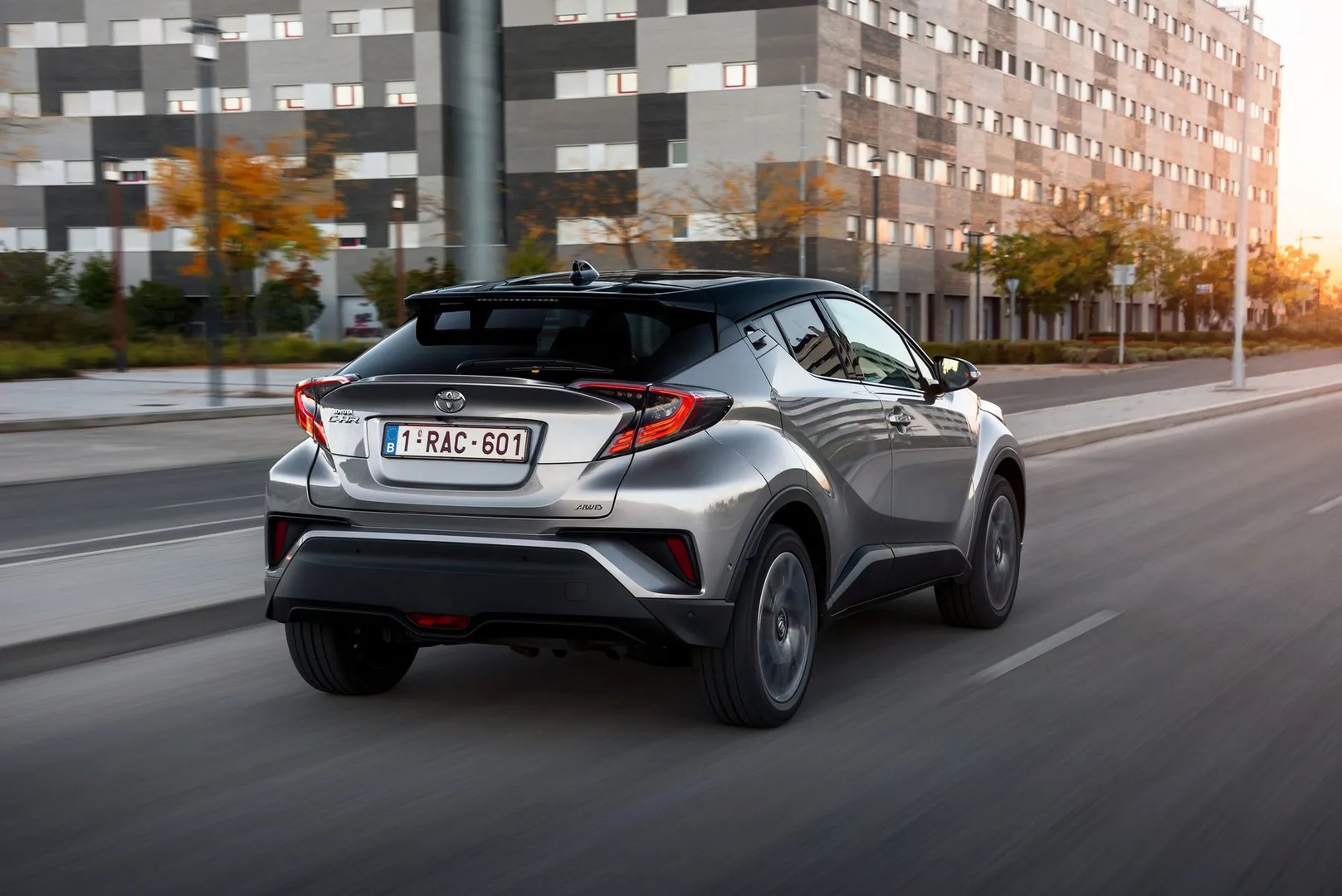 Toyota_C-HR_1_generation__SUV_5-doors__13.jpg