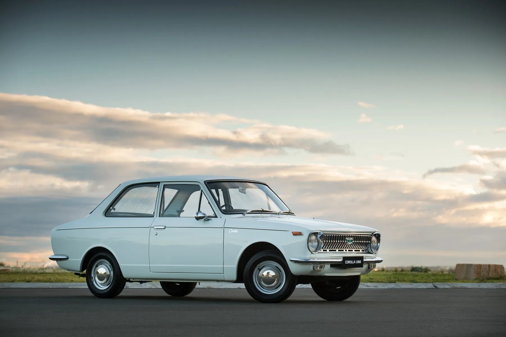 Toyota_Corolla_1_generation__Sedan_2-doors__6.jpg