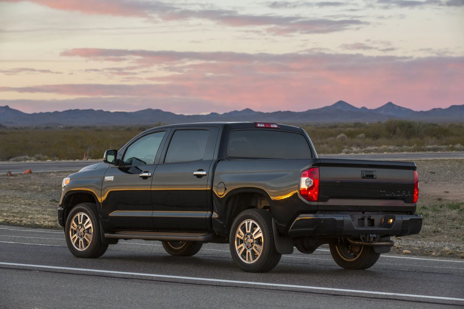 Toyota_Tundra_2_generation_restyling__Pickup_double-cab__13.jpg