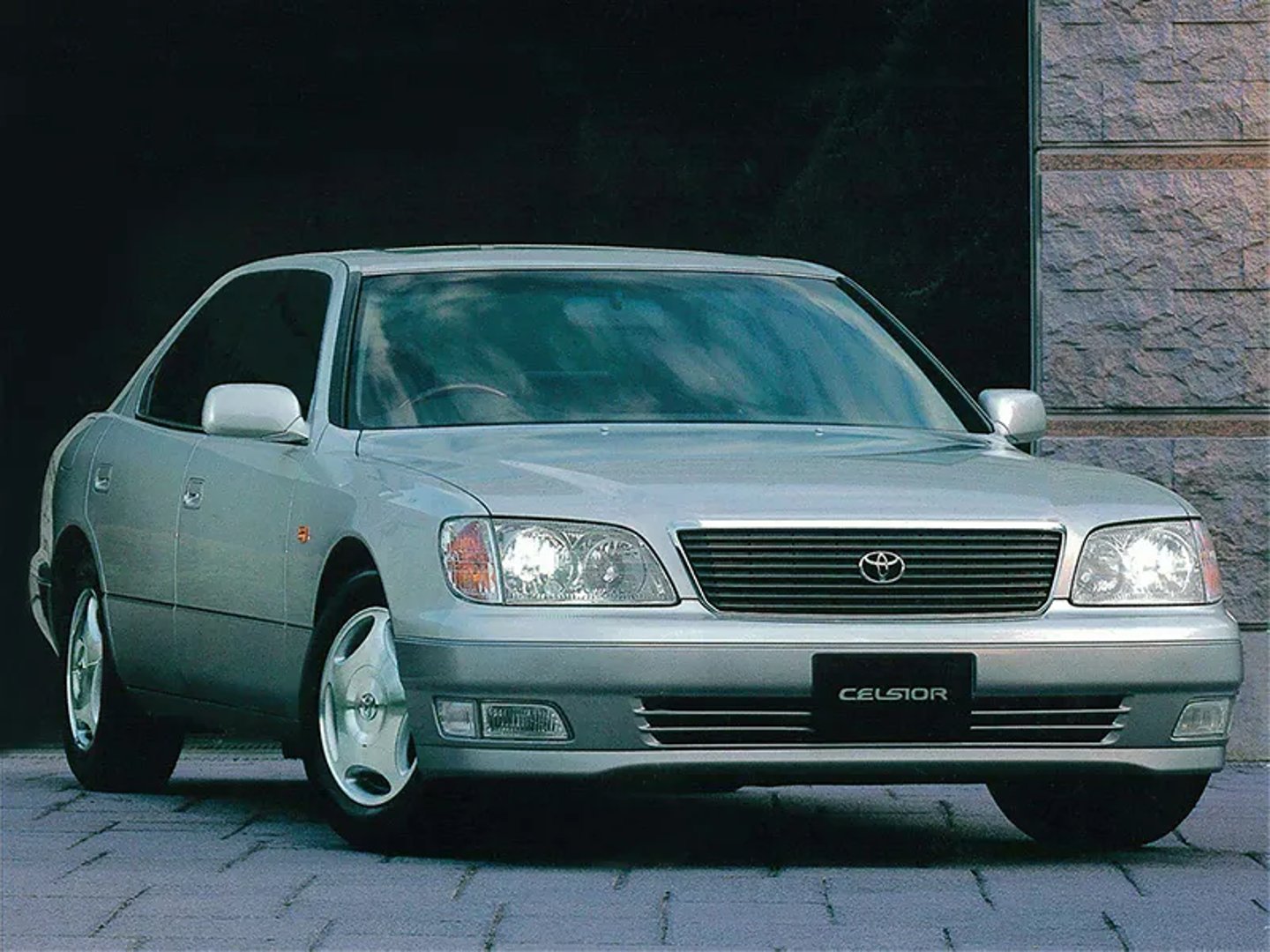 Toyota_Celsior_2_generation_restyling__Sedan__1.jpg