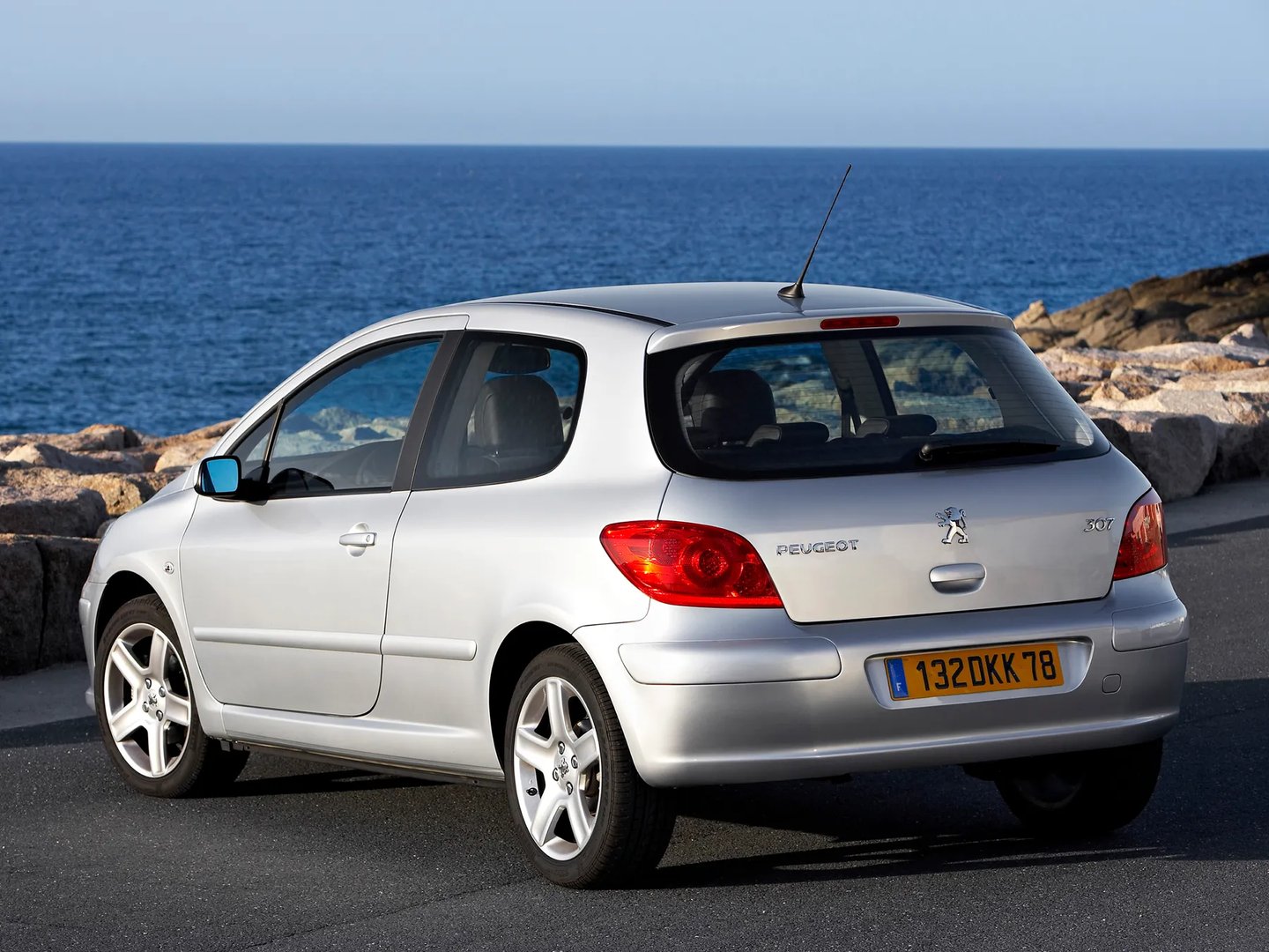 Peugeot_307_1_generation_restyling__Hatchback_3-door__2.jpg