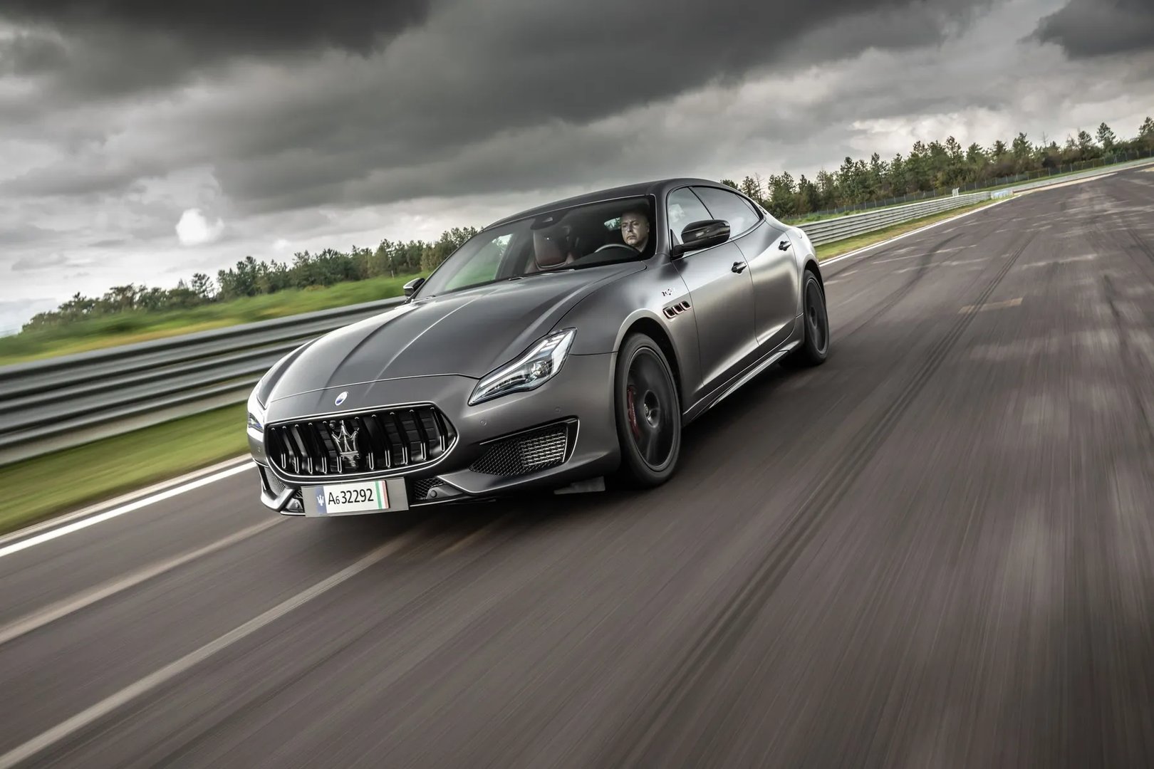 Maserati_Quattroporte_6_generation_restyling_2__Sedan__12.jpg