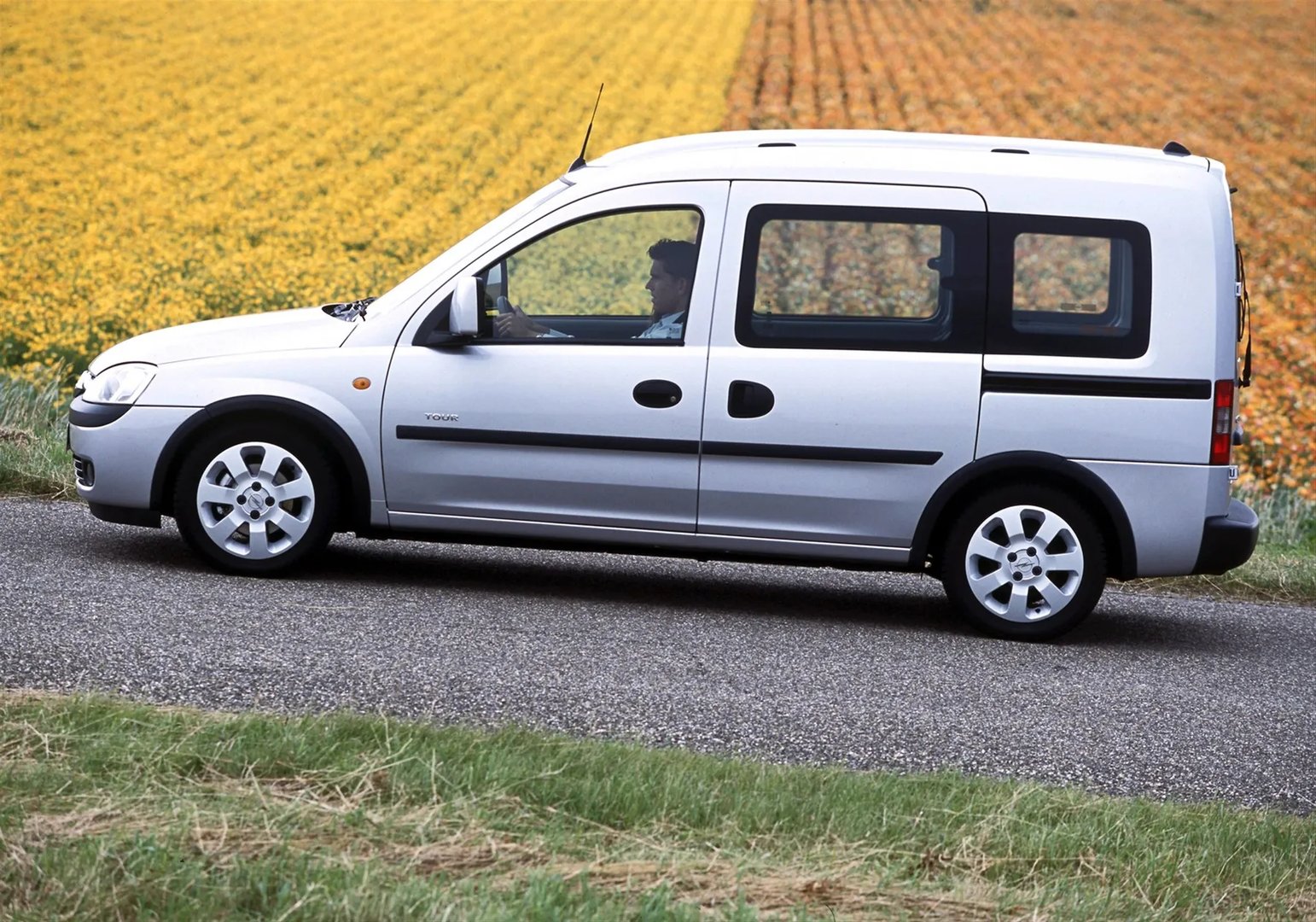 Opel_Combo_3_generation__Compact_Van__7.jpg