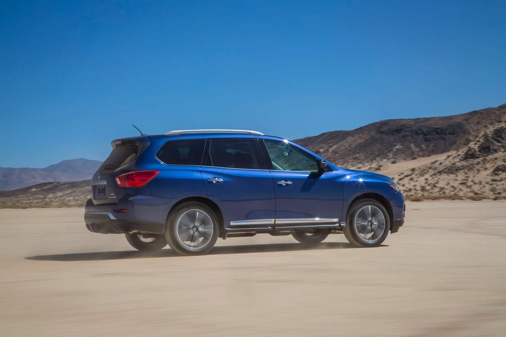 Nissan_Pathfinder_4_generation_restyling__SUV_5-doors__4.jpg