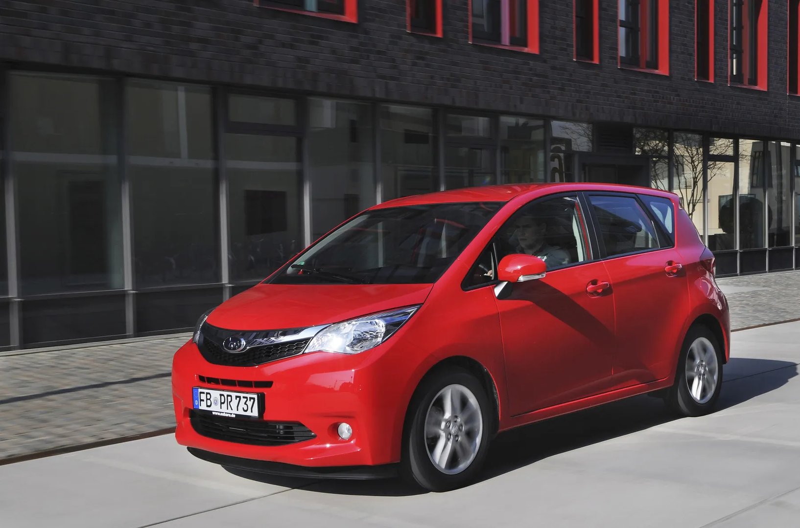 Subaru_Trezia_1_generation__Hatchback_5-door__8.jpg