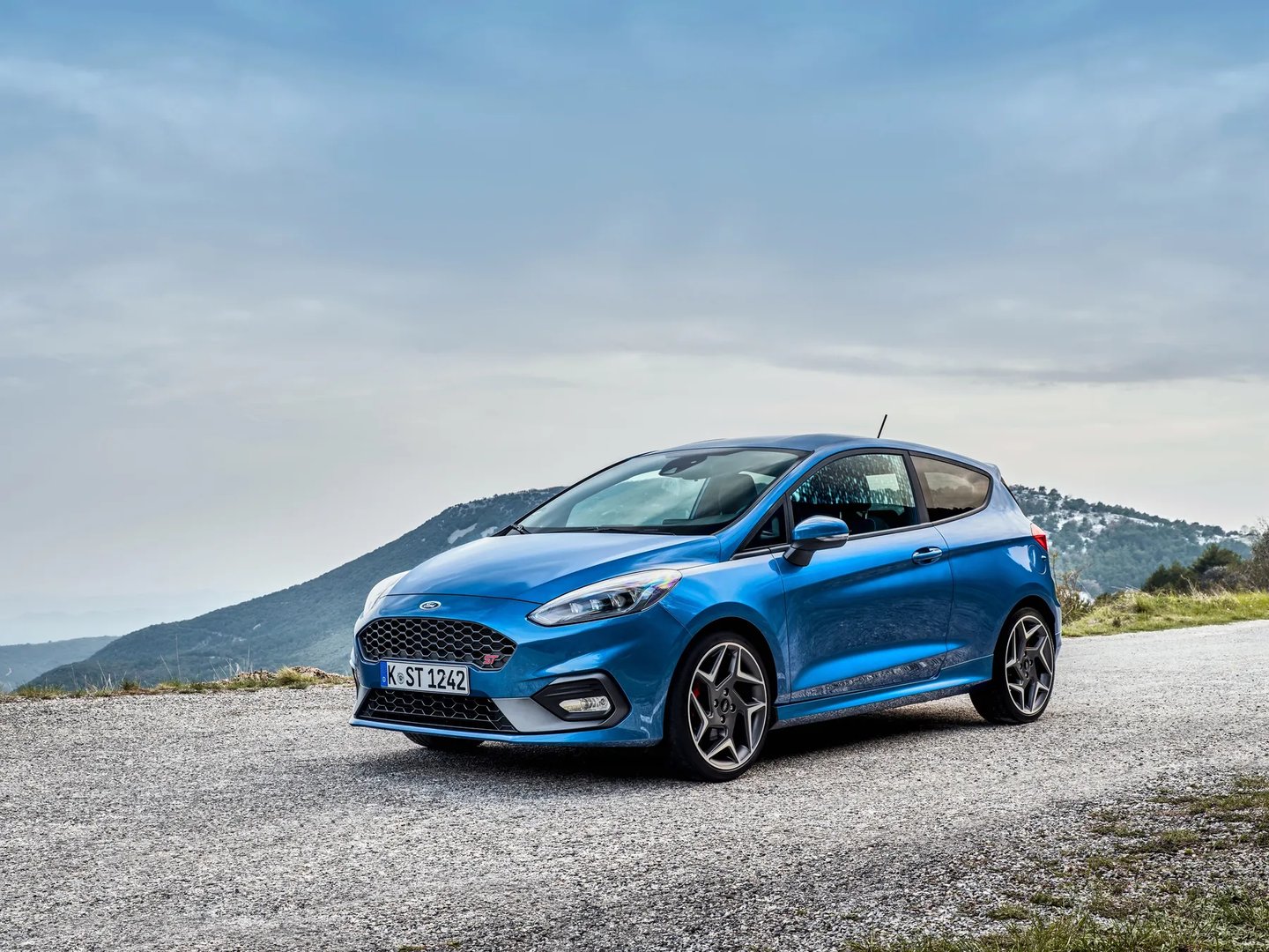 Ford_Fiesta_ST_7_generation__Mini_3-doors__10.jpg