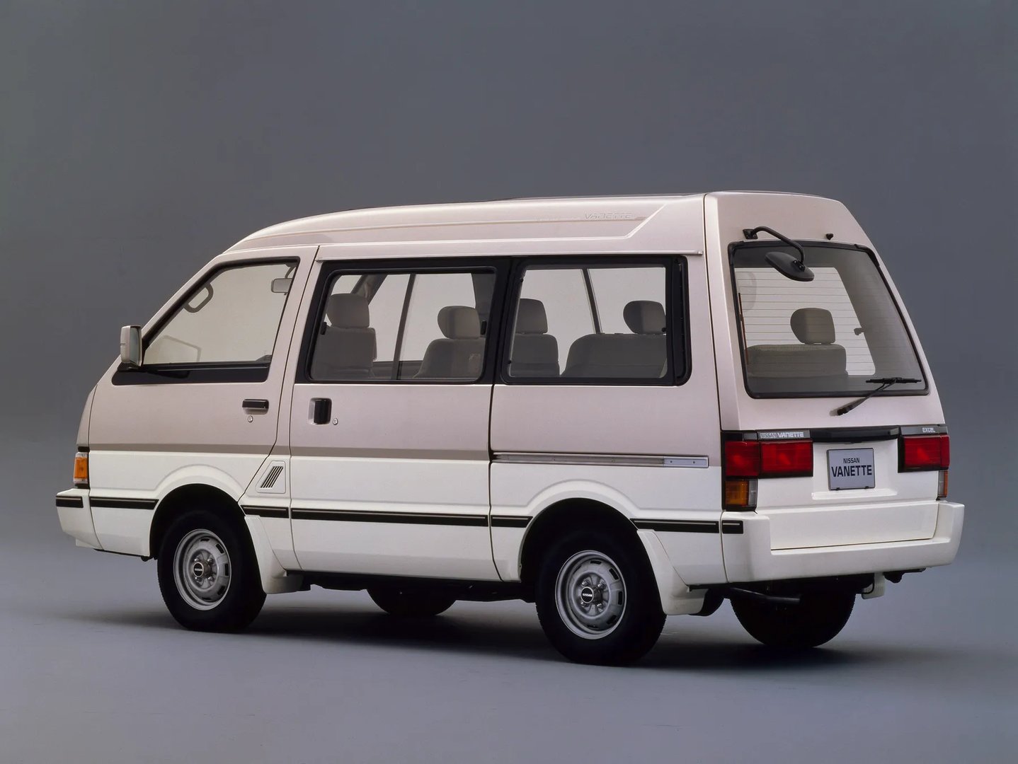 Nissan_Vanette_2_generation__Minivan__1.jpg