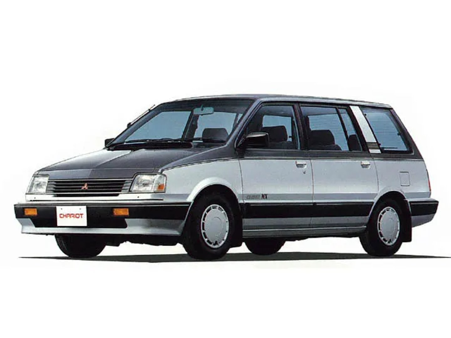 Mitsubishi_Chariot_1_generation__Compact_Van__2.jpg