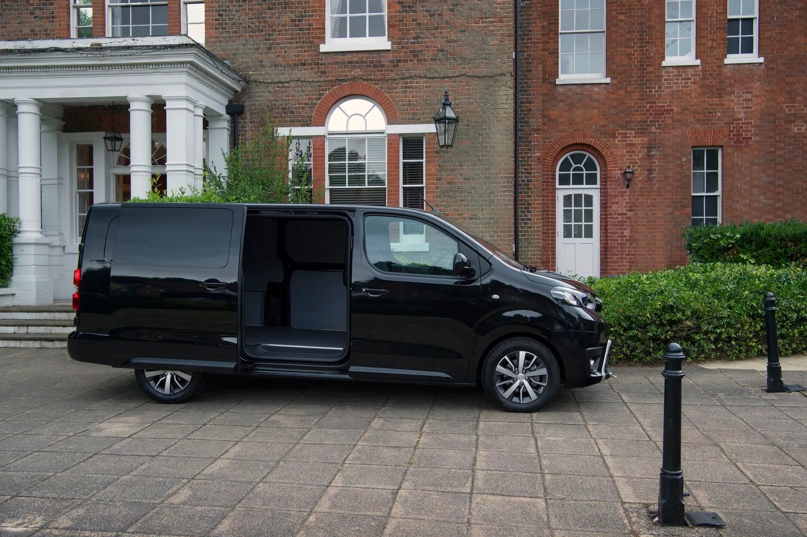 Toyota_ProAce_2_generation__Van_Long__7.jpg