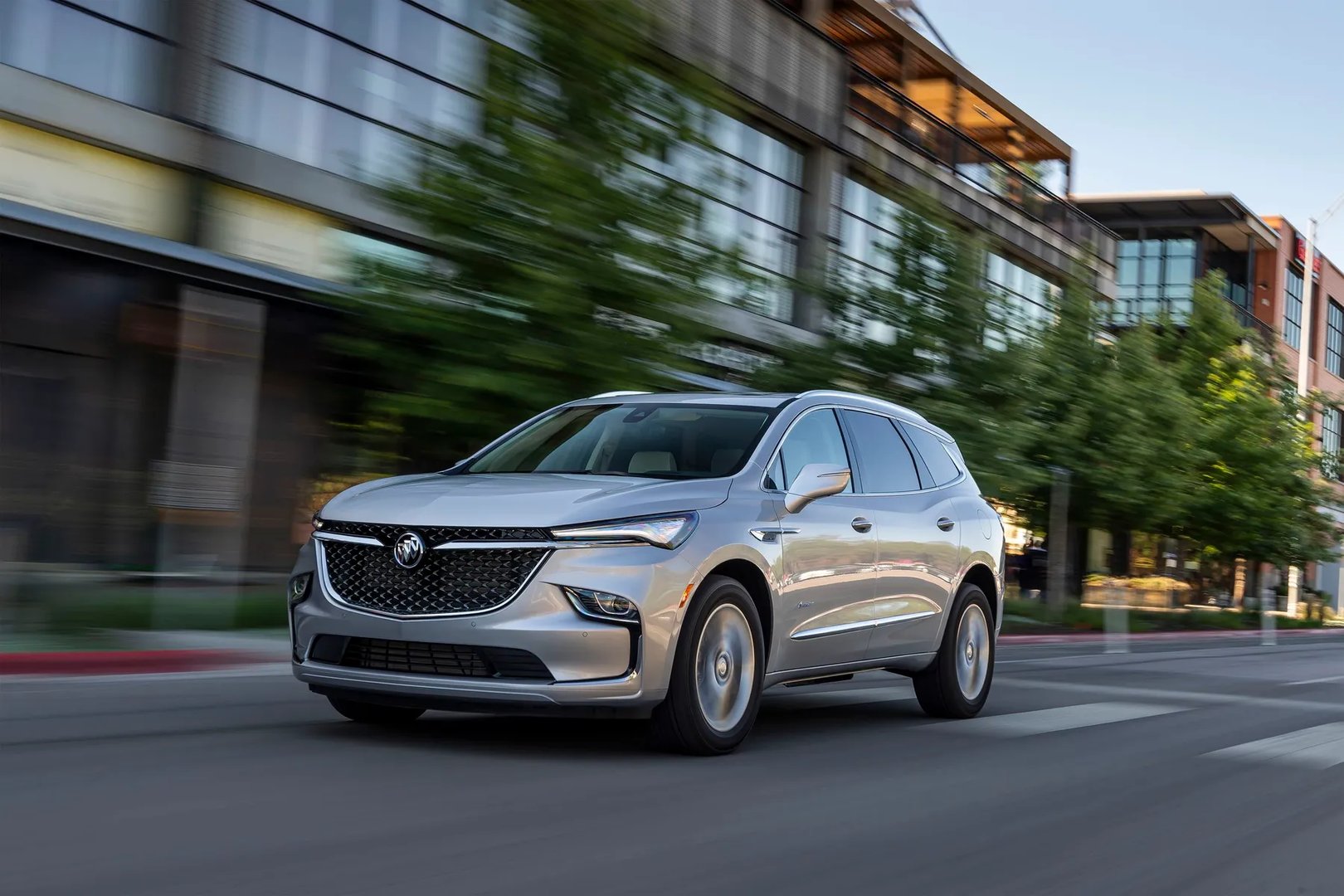 Buick_Enclave_2_generation_restyling_1__SUV_5-doors__8.jpg