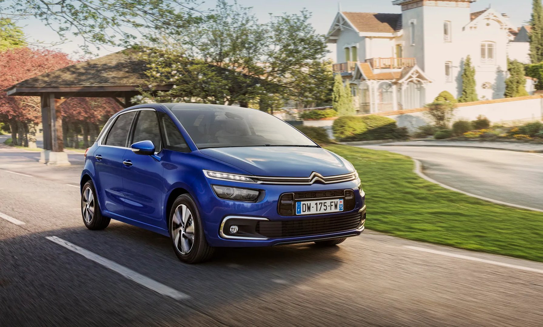 2 generation, restyling 