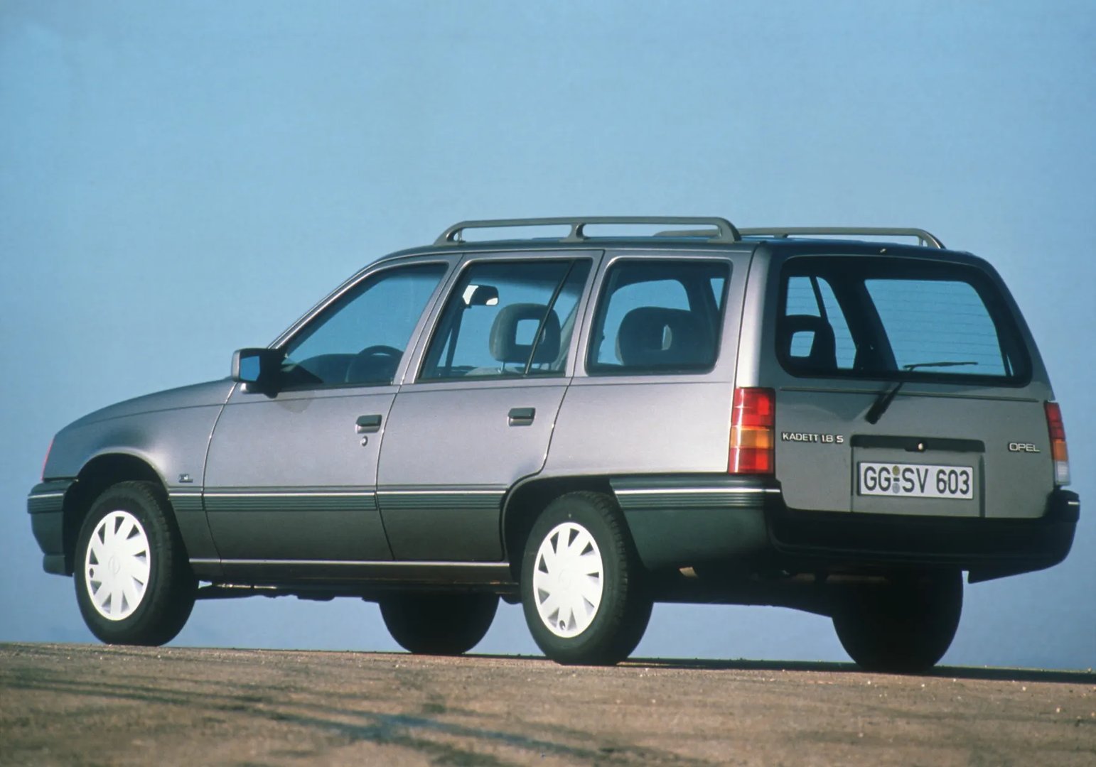 Opel_Kadett_5_generation_restyling__Estate_5-door__3.jpg