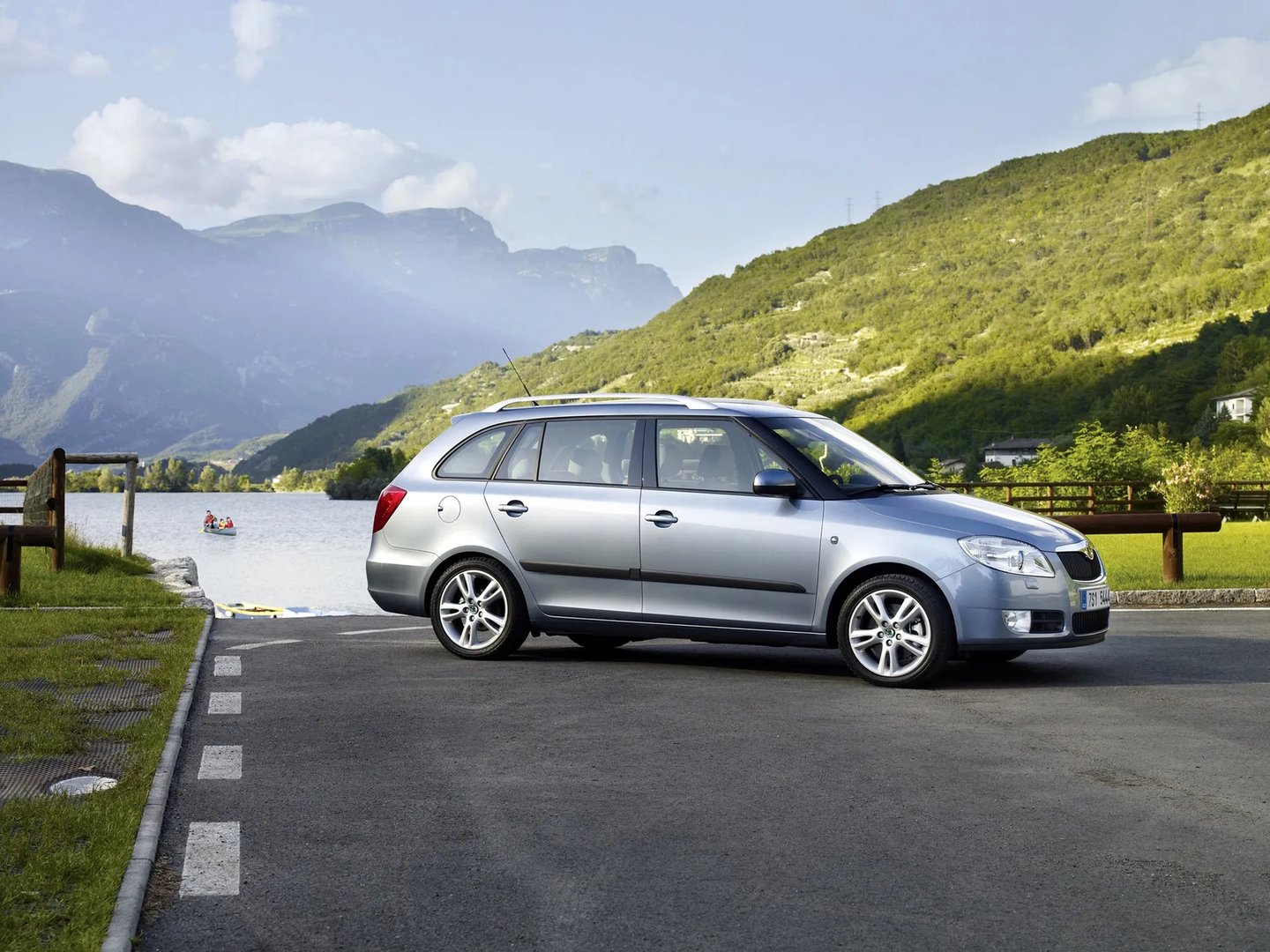 Skoda_Fabia_2_generation__Estate_5-door__7.jpg