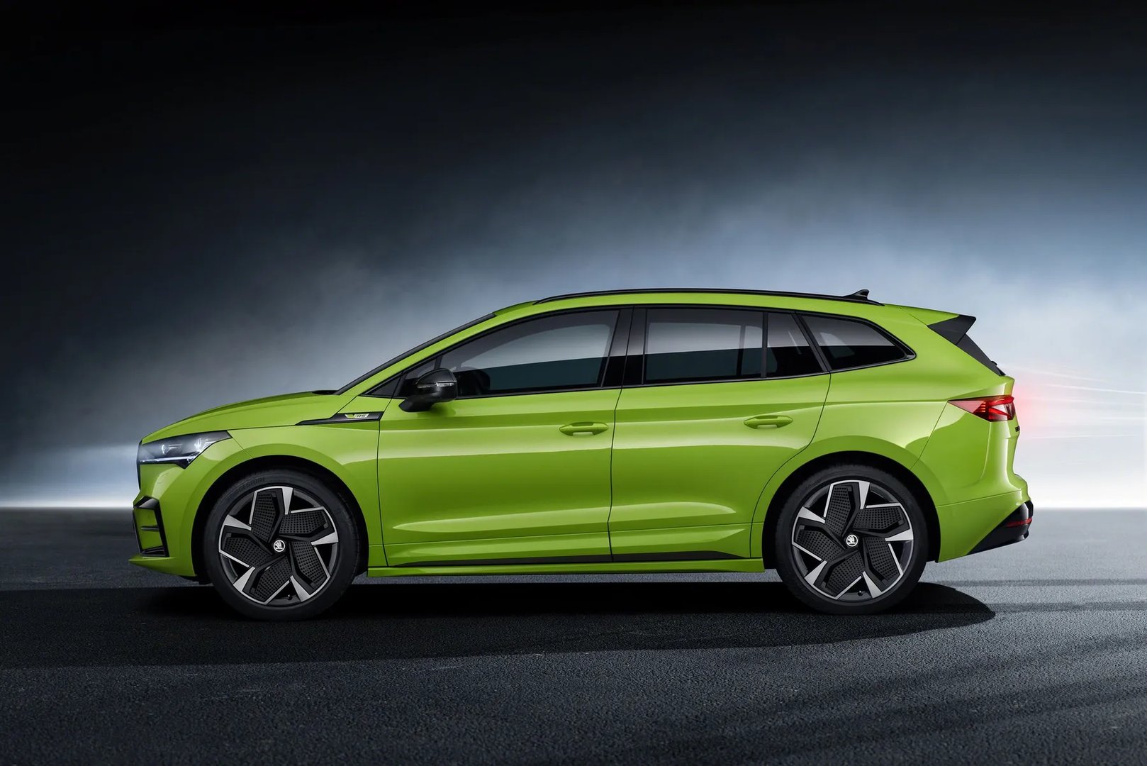 Skoda_Enyaq_iV_RS_1_generation__SUV_5-doors__4.jpg