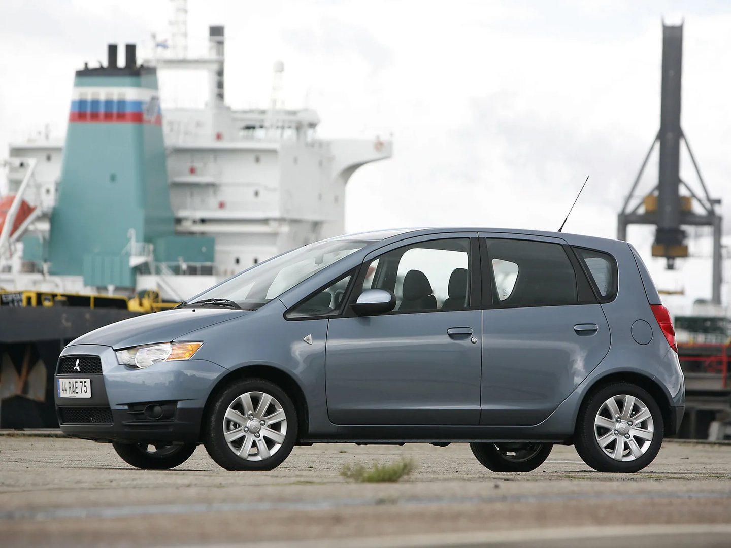 Mitsubishi_Colt_6_generation_restyling__Mini_5-doors__5.jpg