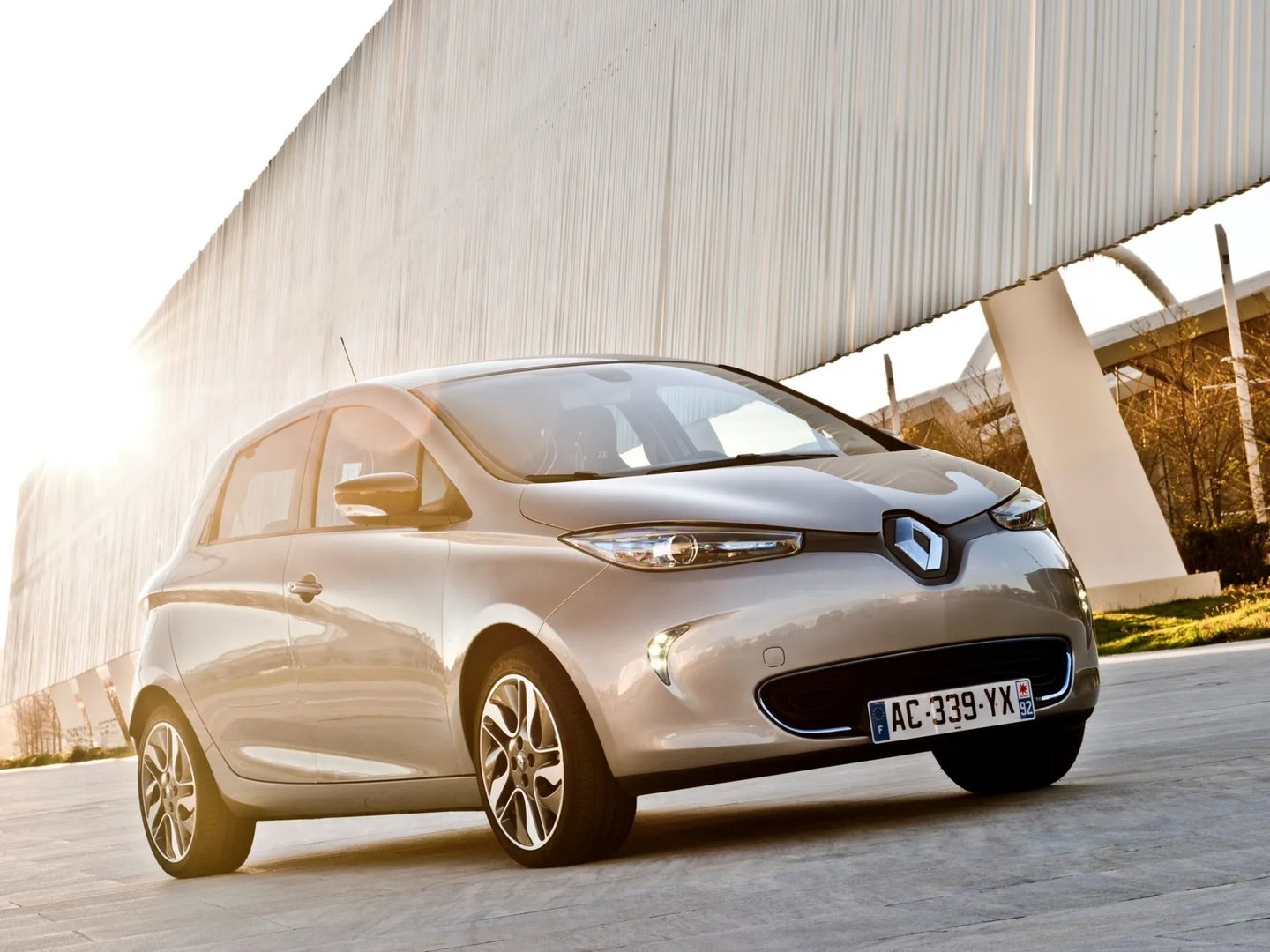 Renault_ZOE_1_generation__Mini_5-doors__6.jpg