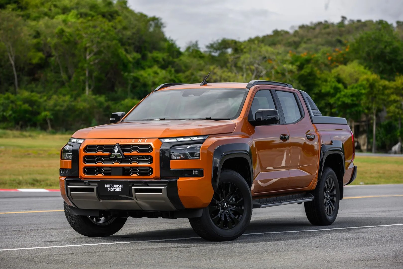 Mitsubishi_Triton_6_generation__Pickup_double-cab__1.jpg