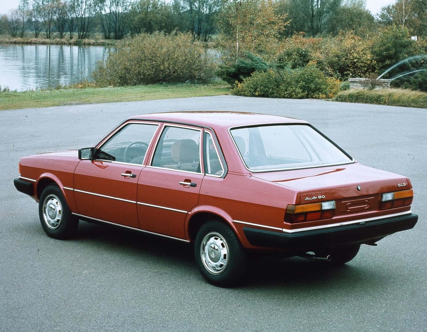 Audi_80_2_generation__Sedan__2.jpg