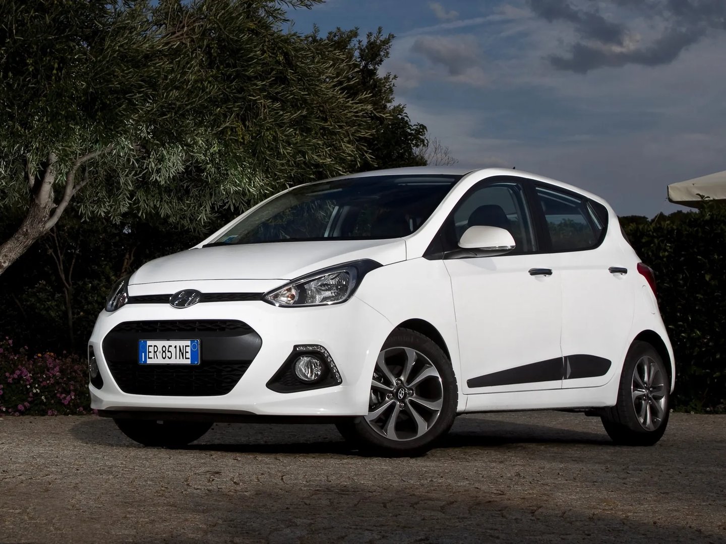 Hyundai_i10_2_generation__Mini_5-doors__2.jpg