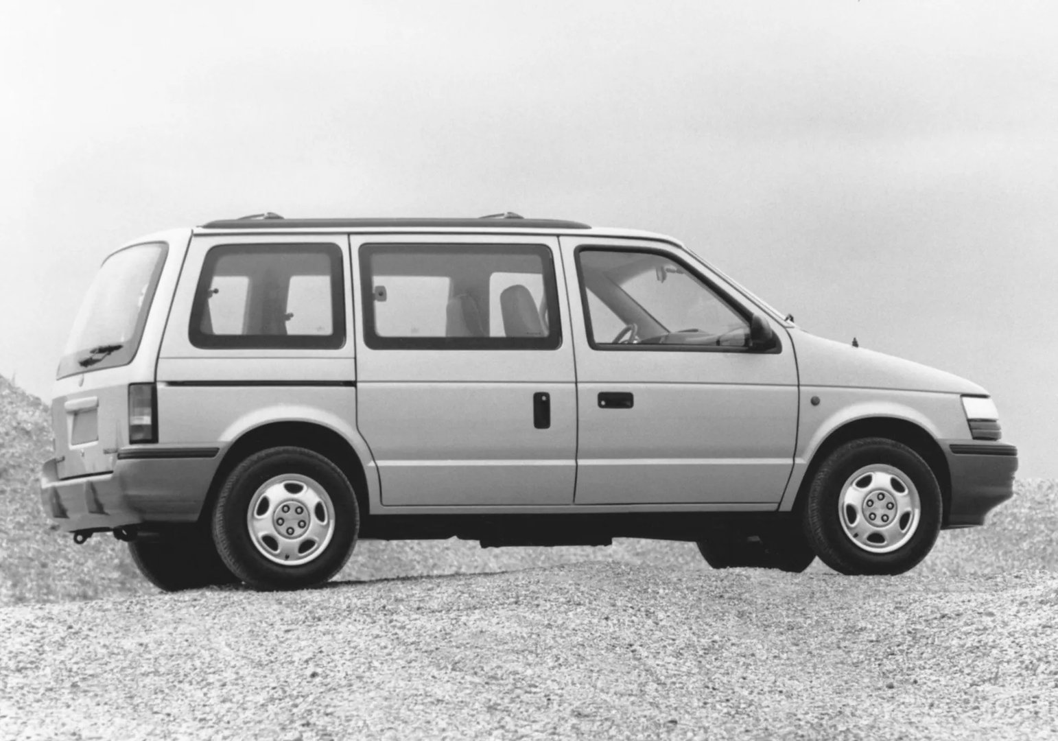 Chrysler_Grand_Voyager_2_generation__Minivan__2.jpg