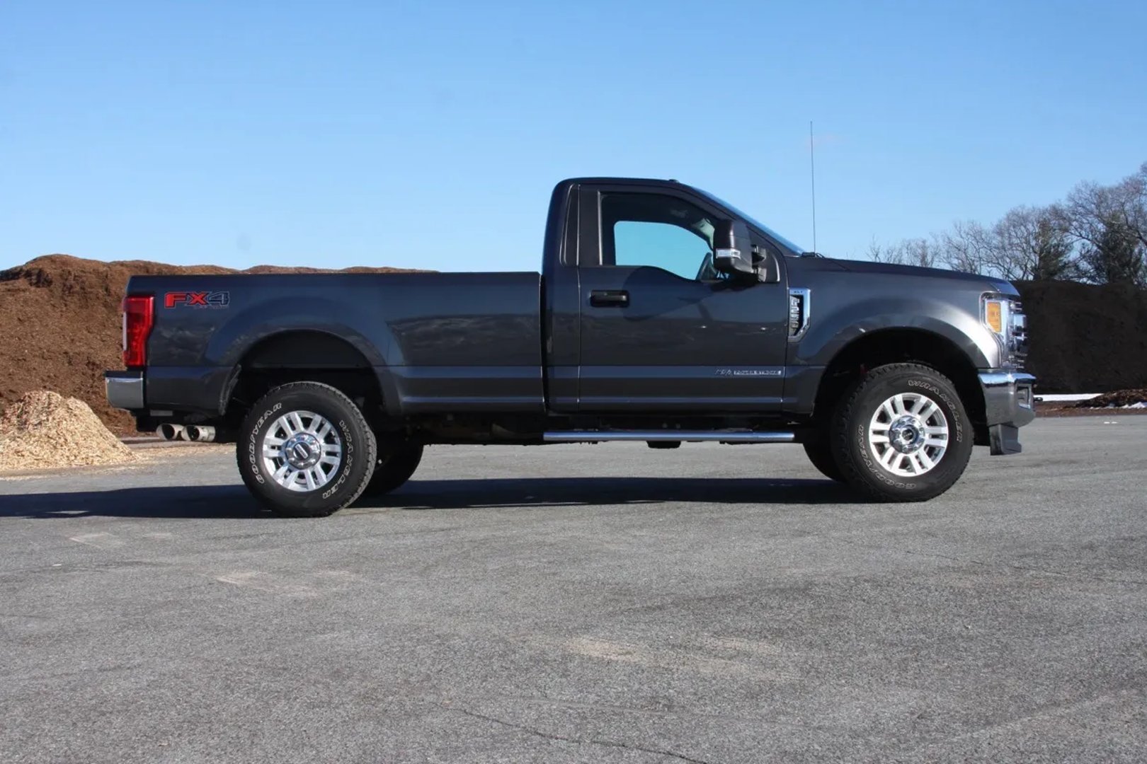 Ford_F-250_4_generation__Pickup_single-cab__1.jpg