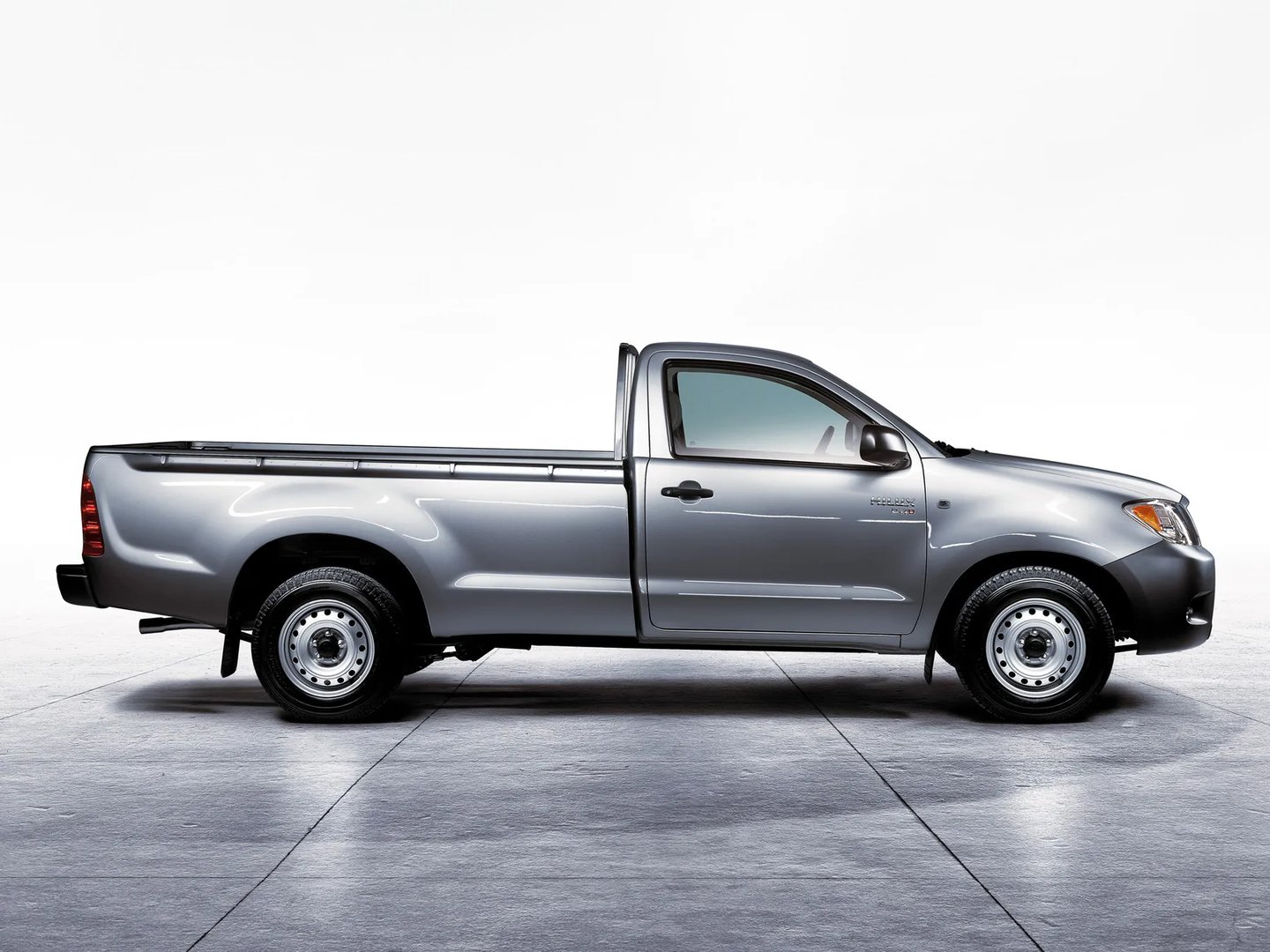 Toyota_Hilux_7_generation__Pickup_single-cab__2.jpg