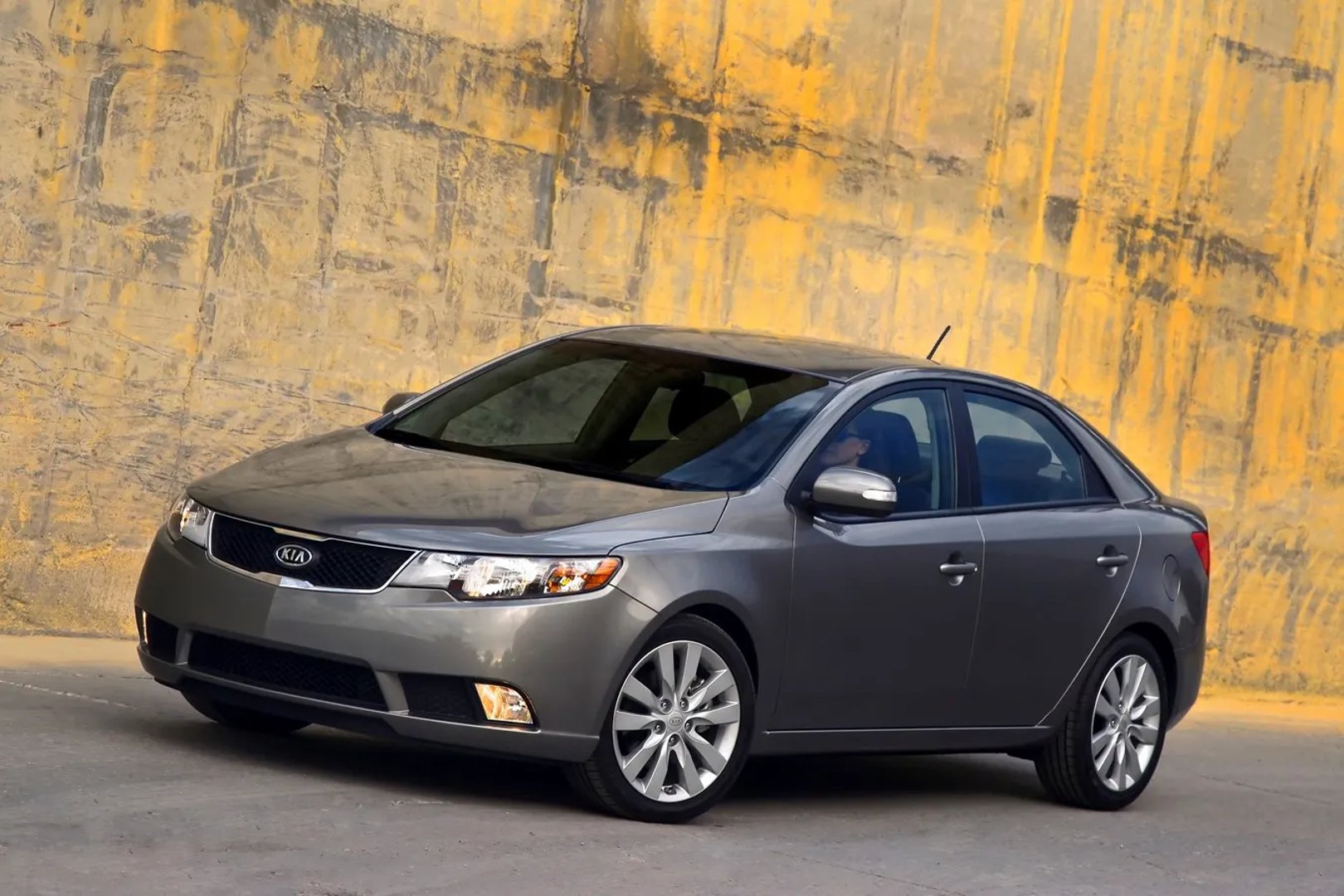 Kia_Forte_1_generation__Sedan__main.jpg