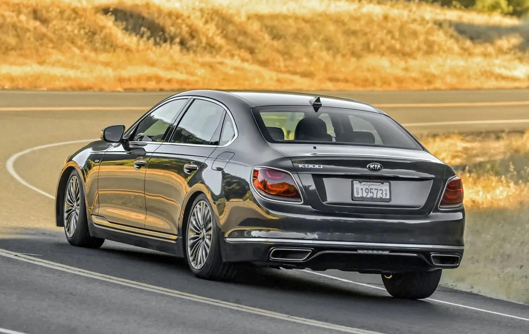 Kia_K900_2_generation__Sedan__2.jpg
