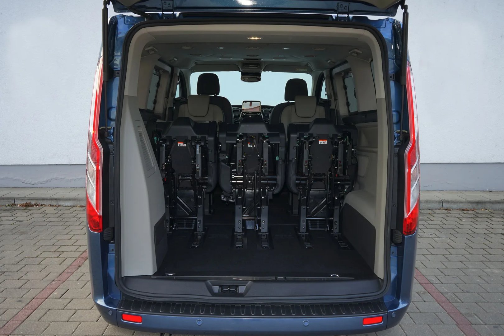 Ford_Tourneo_Custom_1_generation_restyling__Minivan__7.jpg