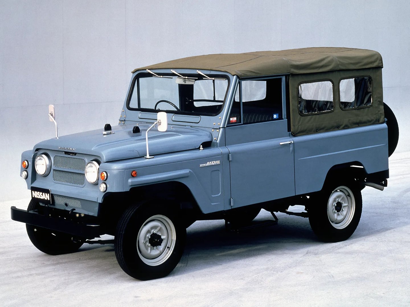 Nissan_Patrol_2_generation__SUV_cabriolet__2.jpg