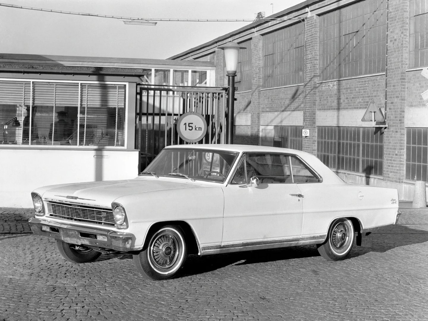 Chevrolet_Nova_2_generation__Sedan_2-doors__2.jpg