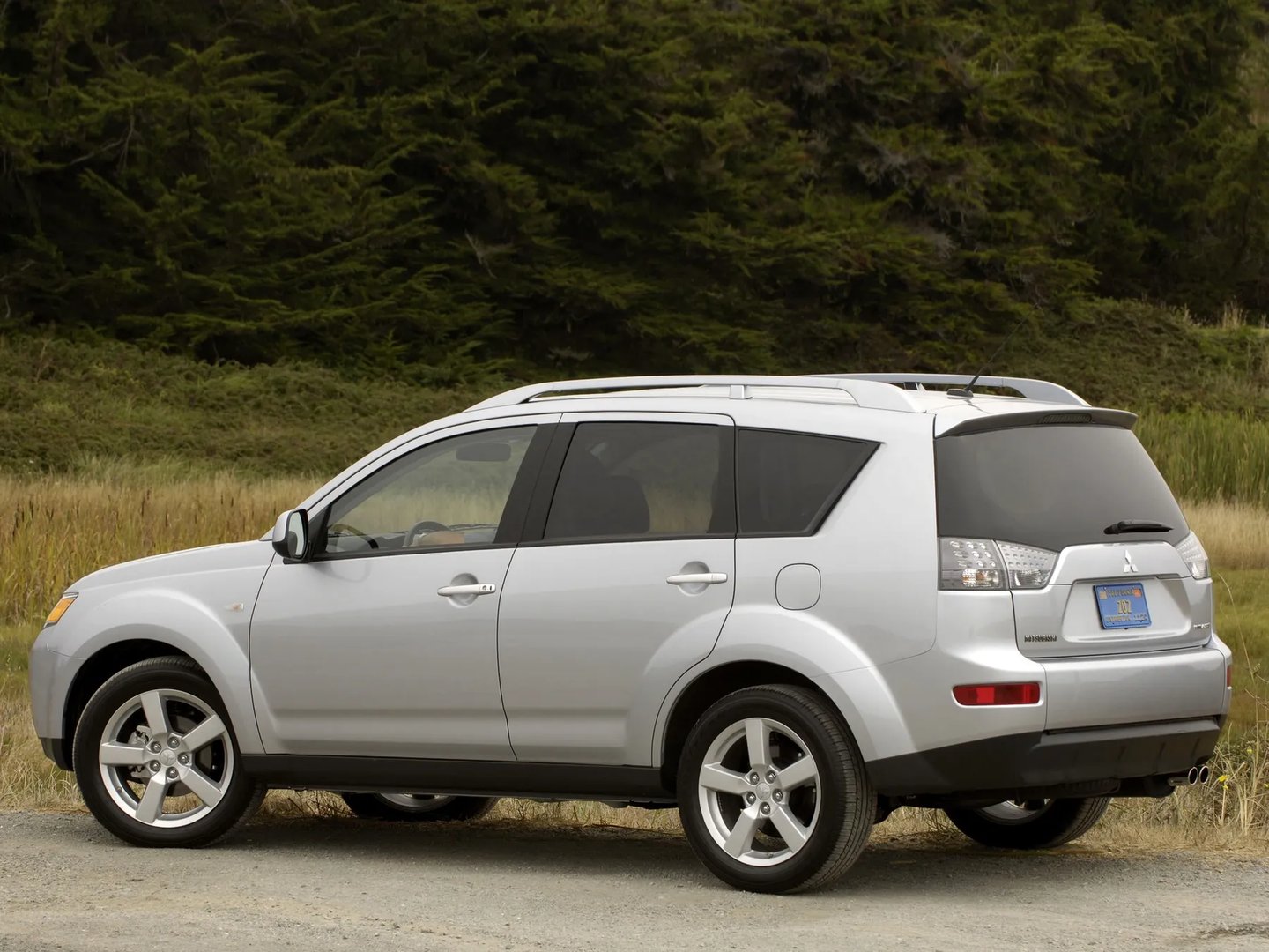 Mitsubishi_Outlander_2_generation__SUV_5-doors__13.jpg