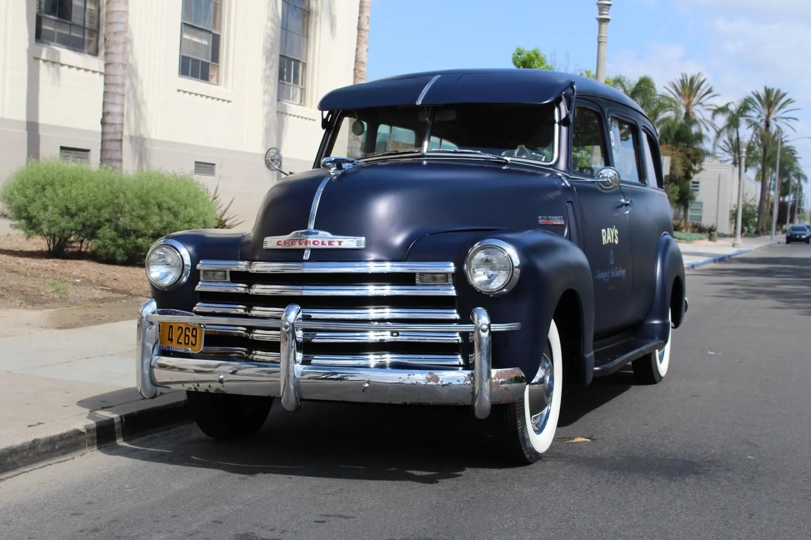 Chevrolet_Suburban_3_generation__Estate__4.jpg
